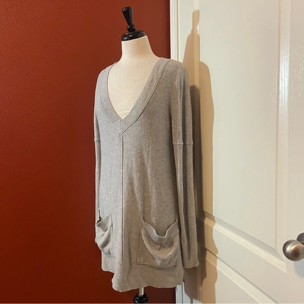 Free People Women’s Gray Slouchy Wool Blend Pullover V Neck Front Pocket Knit